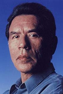 How tall is Wes Studi?